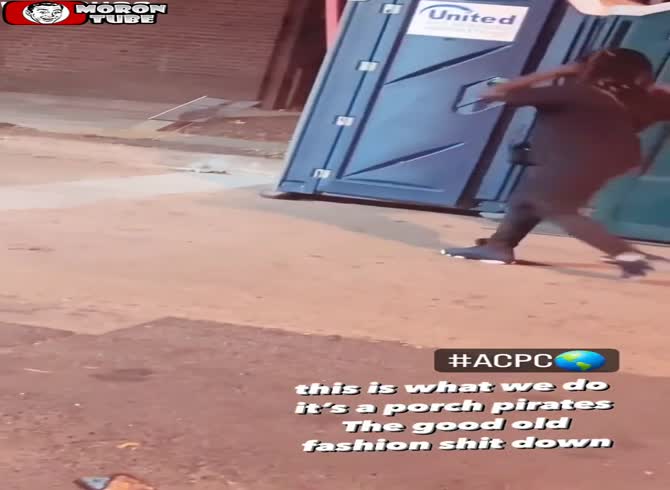 Video :Witnesses promptly penalize this package thief